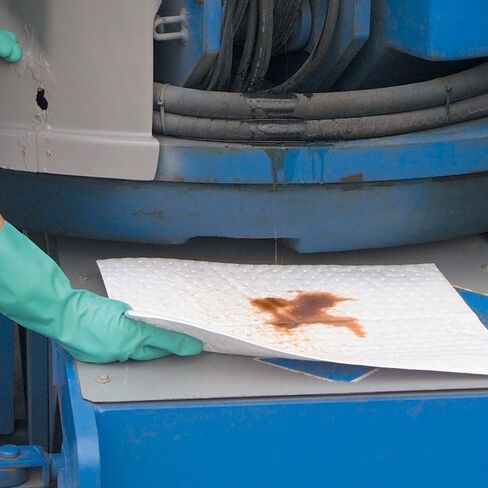 New Pig Oil Mat - Oil-Only Absorbent Mat Pad - 100 Pads per Bag - 15" x 20" Pad - Absorbs up to 28 ounces per Pad - MAT403 in Saudi Arabia