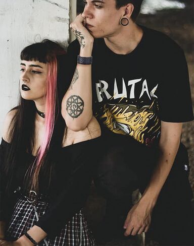 Akeoqi 4PCS فاسق الأساور الجلدية الأصلية رياضي السائق واسعة مشبك معصمه أساور الكفة اليدوية مضفر متشابكة التفاف سوار خمر القوطية الفايكنج مجموعات المجوهرات للرجال الأسود قابل للتعديل in Kuwait