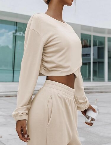 ملابس نسائية مكونة من قطعتين وبنطلون رياضي قصير وبدلة رياضية مع جيوب in Kuwait