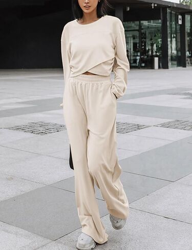 ملابس نسائية مكونة من قطعتين وبنطلون رياضي قصير وبدلة رياضية مع جيوب in Kuwait