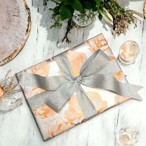 مجموعات ورق تغليف عيد الميلاد القابلة للعكس من LaRibbons، غزال كلاسيكي/أحمر أبيض منقوش/توت مع 2 تشذيب و3 بطاقات هدايا، مثالية لحفلات الموسم، العطلات، 30 بوصة × 10 أقدام (4 لفات، 100 قدم مربع.) in Kuwait