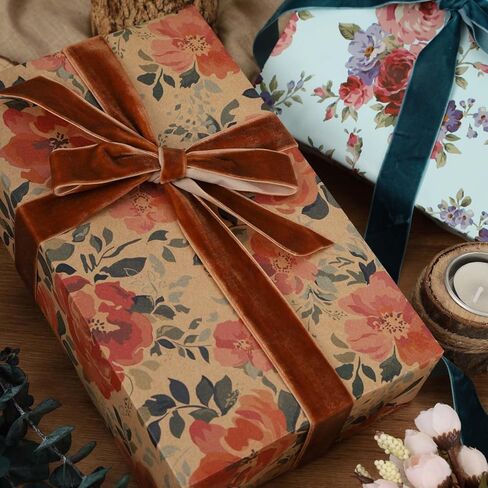 مجموعات ورق تغليف عيد الميلاد القابلة للعكس من LaRibbons، غزال كلاسيكي/أحمر أبيض منقوش/توت مع 2 تشذيب و3 بطاقات هدايا، مثالية لحفلات الموسم، العطلات، 30 بوصة × 10 أقدام (4 لفات، 100 قدم مربع.) in Kuwait