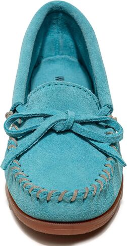 حذاء Minnetonka النسائي سهل الارتداء - حذاء بدون كعب للنساء، صورة ظلية لوفر من الجلد الكلاسيكي، وسادة قدم مبطنة in Kuwait