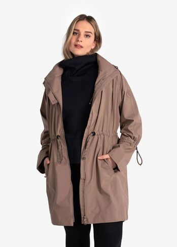 LOLË Women's Piper Rain Jacket in Saudi Arabia