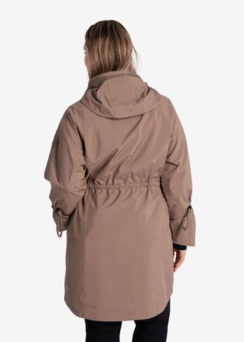 LOLË Women's Piper Rain Jacket in Saudi Arabia
