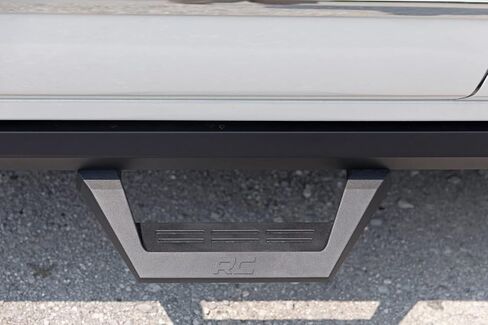 خطوات ألومنيوم قابلة للتعديل SRX2 من Rough Country لسيارة 07-18 Chevy/GMC 1500-11009A in Saudi Arabia