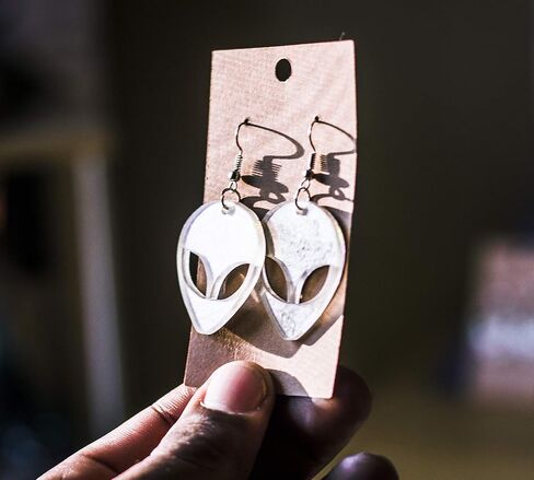 مجموعة من 200 بطاقة أقراط من باستيكس لعرض المجوهرات. تغليف علامات القرط للبيع في المتاجر وعروض البوتيك والمزيد. مقاس 2 × 3.5 بوصة. حامل من الورق المقوى السائب للأقراط المعلقة in Kuwait