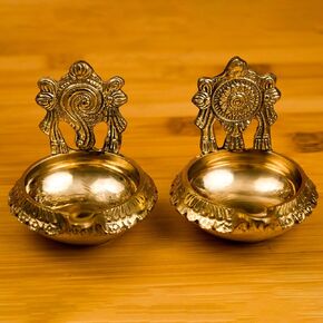 Brass Diya for Puja | Pooja Aarti | Arti Deepak Deepam Oil Lamp for Home Temple Puja Articles Decor Gifts - Shangu Chakra Kuber Set