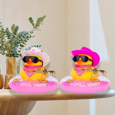 رعاة البقر بطة لوحة القيادة سيارة الديكور السباحة الدائري سيارة المطاط بطة الديكور الملحقات مع حلقة السباحة الصغيرة قبعة رعاة البقر وشاح قلادة والنظارات الشمسية (نظارات شمسية سوداء - قبعة Pink_White) in Kuwait