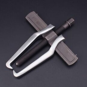 CR-V Single Hook Two Claws Puller Separate Lifting Device.TAO+ Stores Offer 4 Different Sizes of jaw Puller for You to Choose to Deal with