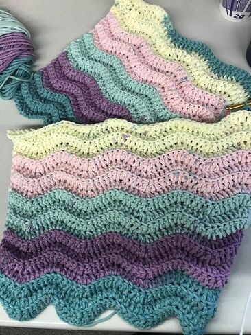 Caron Big Cakes Self Striping Yarn 603 yd/551 m 10.5oz/300 g (Boysenberry) (Boysenberry) in Kuwait