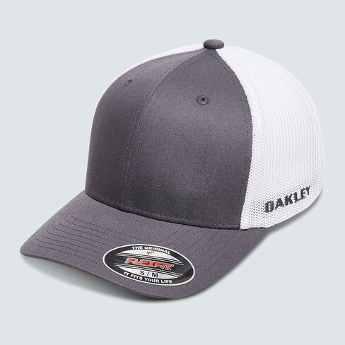 Oakley Standard Golf Cresting Trucker Hat in Kuwait