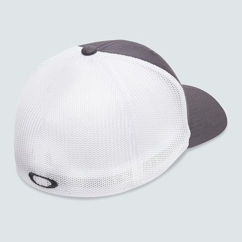 Oakley Standard Golf Cresting Trucker Hat in Kuwait
