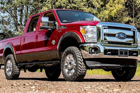 Rough Country 4" Lift Kit w/V2 Shocks for 1999-2004 Ford Super Duty 4WD - 50170 in Saudi Arabia