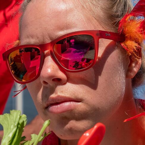 نظارات شمسية مستقطبة من Goodr Phoenix At A Bloody Mary Bar للرجال والنساء، إطارات شفافة باللون الأحمر الداكن مع عدسة عاكسة للضوء، حماية من الأشعة فوق البنفسجية 400، مانعة للانزلاق in Kuwait