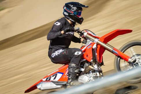 Blur B-40 Goggle Gray/Orange With Radium Red Lens in Kuwait
