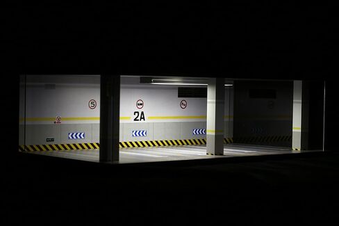 1/24 Scale Die-cast Car Garage Display Case with Clear Acrylic Cover and LED Lighting for 4 Parking Space (1:24-4 Parking 2A) in Saudi Arabia