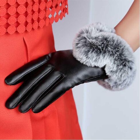 قفازات نسائية شتوية من الجلد الناعم الفاخر من الفرو الصناعي، قفازات شاشة تعمل باللمس وقفازات حفلات عصرية مع بطانة من الصوف in Kuwait