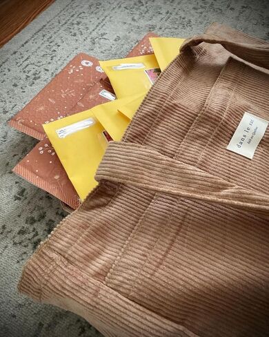 رسائل بريدية قابلة للتحلل البيولوجي من إمباك - 25 حزمة مقاس 10 × 33 سم - مظاريف شحن ذاتية الغلق ومضادة للتلاعب للشركات الصغيرة - حقائب بريدية مقاومة للماء - مقاومة للتمزق والثقب - حجر رملي مرصع بالنجوم in Kuwait