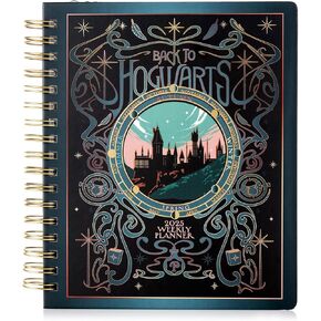 مجلة Conquest Journal Harry Potter Magical Moments 2025 مخطط أسبوعي مؤرخ، تنسيق عمودي، غطاء ملفوف للوحة الكتاب، ملزمة حلزونية، 4 أوراق ملصقات، جيب، حزام إغلاق مرن، إشارة مرجعية، 7.25 بوصة × 9 بوصة، بضائع عالم السحرة المرخصة رسميًا in Kuwait
