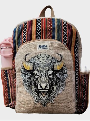حقيبة ظهر مصنوعة يدويًا من القنب بتصميم فريد من نوعه من RARA، تحظى بشعبية كبيرة في التجارة العادلة وحقيبة ظهر خفيفة الوزن من أعلى جبال الهيمالايا. (البومة الزرقاء) متوسطة in Saudi Arabia