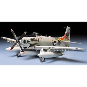 TAMIYA 1/48 A1H Skyraider USN, TAM61058
