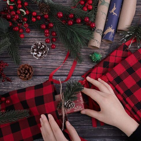 Aneco 12 قطعة صغيرة من القطن لعيد الميلاد منقوشة باللون الأحمر والأسود حقيبة برباط منقوشة مقاس 7.8 × 5.9 بوصة لتخزين كيس تخزين عيد الميلاد وحقيبة حلوى وحقائب هدايا للحفلات مع 20 بطاقة عيد الميلاد in Kuwait