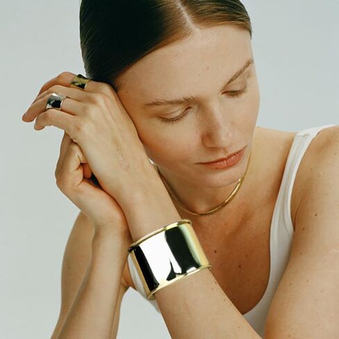 Gold Bangles for Women Chunky Gold Bracelet Cuff Bracelet Gold Bracelets for Women Non Tarnish Statement Bracelet Jewelry Gifts Popular Bracelets for Women in Saudi Arabia