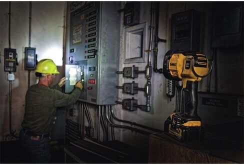 ديوالت 20 فولت ماكس* ضوء العمل/مصباح يدوي (DCL040) in Kuwait
