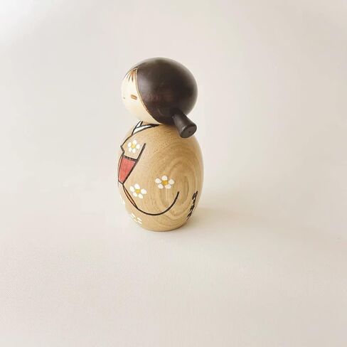 دمية كوكيشي اليابانية الحديثة من يوسابورو (يأتي الربيع - صغيرة)، مصنوعة في اليابان، تماثيل قابلة للتجميع، حرف تقليدية، فتاة ترتدي الكيمونو in Kuwait