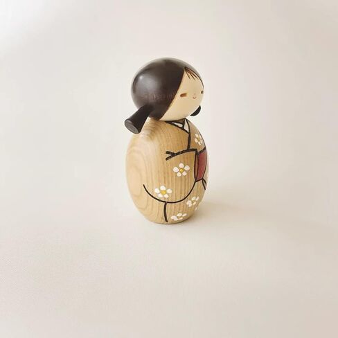 دمية كوكيشي اليابانية الحديثة من يوسابورو (يأتي الربيع - صغيرة)، مصنوعة في اليابان، تماثيل قابلة للتجميع، حرف تقليدية، فتاة ترتدي الكيمونو in Kuwait