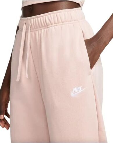 بنطال رياضي Nike Sportswear Club Fleece للسيدات متوسط ​​الارتفاع in Saudi Arabia