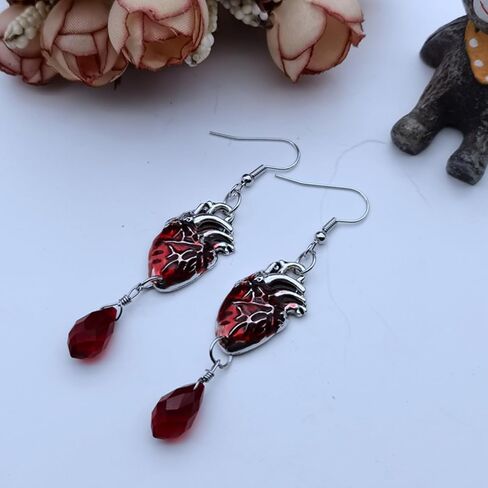 Aktully الضرب القلب Huggie أقراط القلب البشري استرخى القرط القوطية الشرير هالوين مخيف الأحمر نزيف القلب غير المتكافئة الأذن الأصفاد كليب هوب أقراط in Kuwait