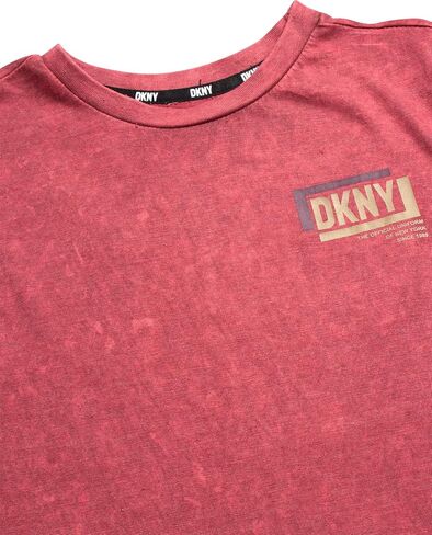 تي شيرت DKNY للأولاد - تي شيرت برسومات جرافيك من مزيج القطن الناعم وأكمام قصيرة بياقة دائرية - تي شيرت كاجوال مريح برسومات للأولاد (8-20) in Saudi Arabia