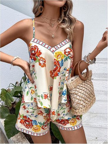 طقم ملابس بوهو للسيدات من MakeMeChic مكون من قطعتين مطبوع عليه زهور بحاشية واسعة وسروال قصير بأرجل مستقيمة in Saudi Arabia