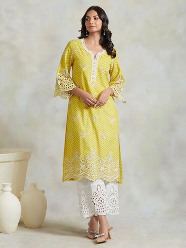 مجموعة كورتا بالازو من ذا لوم للنساء بأكمام طويلة ملابس عرقية هندية ورقبة على شكل حرف V مطبوعة كورتي عرقية هندية للفتيات باللون الأصفر in Kuwait