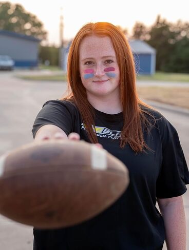 EyeBlack BattlePaint - شحم أسود ملون زاهي تحت العين للرياضيين المحترفين وعشاق الرياضة الفائقة، كرة القدم، البيسبول، الكرة اللينة، كرة القدم، عصا واحدة - أزرق فاتح in Saudi Arabia