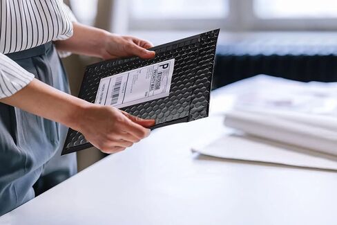 iMailer - 35 قطعة - أكياس شحن فقاعية مقاس 10 × 13 بوصة وأظرف مبطنة باللون الأسود مع شريط لاصق ذاتي الغلق in Saudi Arabia