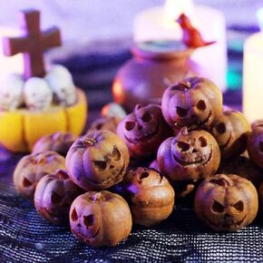 20pcs Mini Resin Pumpkins for Halloween Decoration Ghost Pumpkin Halloween Miniature Pumpkin Decor Mini Halloween Figurines Halloween Thanksgiving Party Gifts Home Garden Decoration Craft DIY