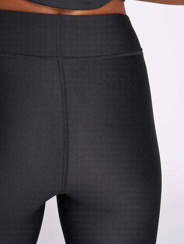 Under Armour Women's HeatGear Armour Jacquard Ankle Crop Capri Leggings in Kuwait