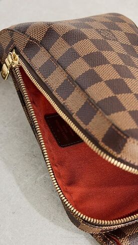 ما يدور حوله يأتي حول حقيبة حزام لويس فويتون Damier Ebene Ab Geronimos النسائية المحبوبة مسبقًا in Saudi Arabia