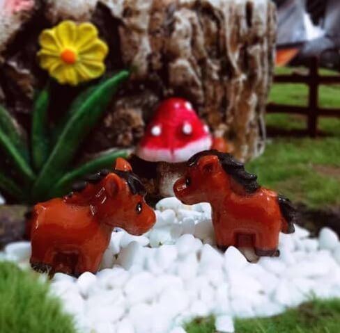 Bbiamsleep 30 قطعة من تماثيل الحصان المصغرة، تماثيل صغيرة من الراتنج، حصان صغير من البلاستيك، أشكال صغيرة من الراتنج للحديقة الخيالية، الطحلب، المناظر الطبيعية الصغيرة، ديكور تررم، كعكة علوية in Kuwait