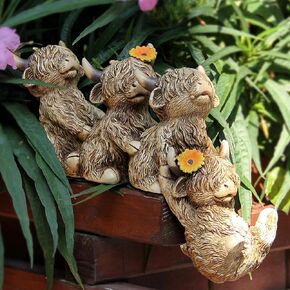 Leekung Highland Cow Statue Shelf Sitter,Family Ties 4pc Holding Together Figurine for Outdoor Table Bookshelf Desk Step Edge Decor,Symbol Loyalty Friendship Team Togetherness Spirit