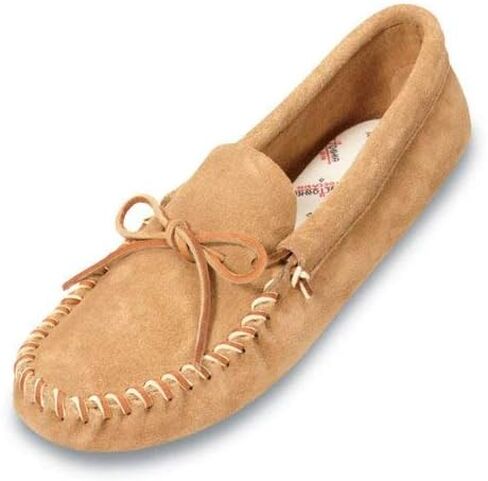 حذاء بدون كعب من الجلد بنعل ناعم للرجال من Minnetonka in Kuwait