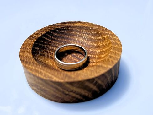 طبق خاتم خشبي حامل حلقة خشبية صينية مجوهرات من خشب البلوط الصلب مدمجة 2.5 بوصة مستديرة × .5 بوصة زفاف عميق وخطوبة الذكرى السنوية هدية عيد ميلاد مصقول يدويًا ناعم وطبيعي غير لامع in Kuwait