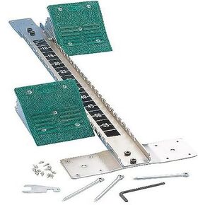 كتلة البداية على الطراز الأوليمبي للرياضة من Champion باللون الأخضر، يمكن ضبطها بشكل قياسي على 4 زوايا in Kuwait