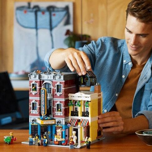 مجموعة البناء LEGO Icons Jazz Club 10312 للبالغين والمراهقين، هدية يمكن تجميعها للموسيقيين ومحبي الموسيقى ومحبي موسيقى الجاز، تتضمن 5 غرف مفصلة داخل مكان الموسيقى و8 شخصيات مصغرة in Saudi Arabia