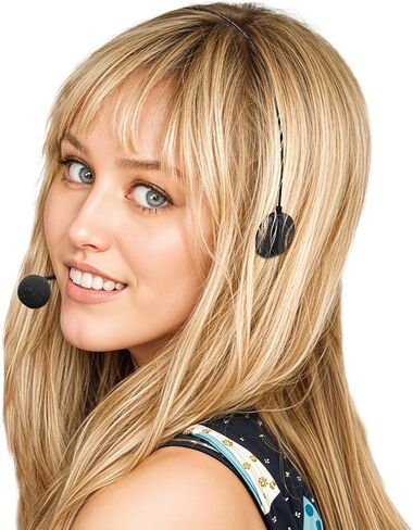 زي زادين هانا مونتانا، زي بريتني سبيرز، سماعة رأس ميكروفون وهمية، ميكروفون، نجمة البوب ​​ليزي ماكغواير، تشيك فيل أ in Kuwait