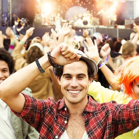 iplusmile 10 قطع أساور معصم من السيليكون، أساور مقاومة للتمزق قابلة لإعادة التدوير، أساور معصم قابلة للتمدد للجنسين لمناسبات يوم الاستقلال وحفلات المهرجانات in Kuwait