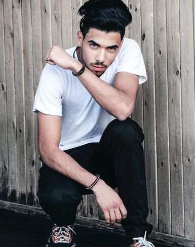 Akeoqi 6 قطع سوار جلدي للرجال مع إغلاق معدني إنفينيتي متعدد الطبقات مضفر أساور جلدية عقدة معصمه الكفة التفاف الإسورة مجوهرات للرجال والنساء أسود 7.5/8.1/8.5 بوصة in Kuwait